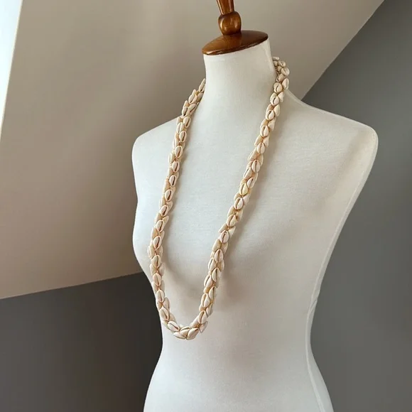 Vintage Hawaiian Round Cowrie Lei - Picture 8 of 8